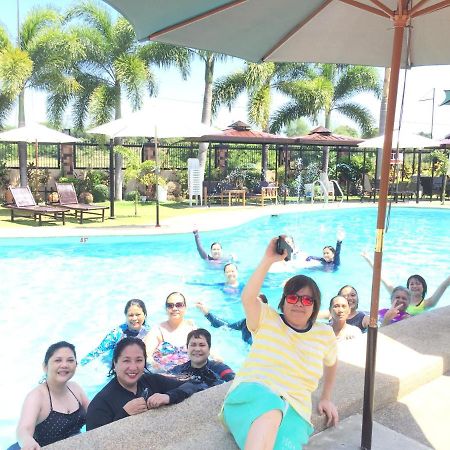 Villa Angelica Resort Alaminos Bagian luar foto